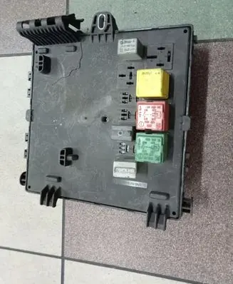 Opel Vectra C Fuse module 460023260