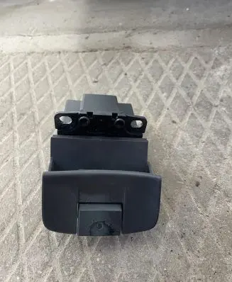 Renault Espace - Grand espace IV Hand parking brake switch 8200048590