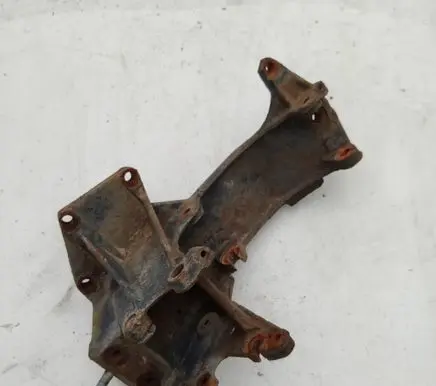 Peugeot 806 Engine mounting bracket 9625200880