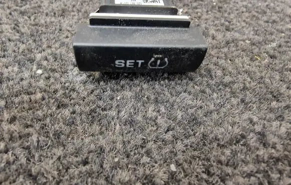 Skoda Octavia Mk2 (1Z) TPMS reset button 1Z0927127A