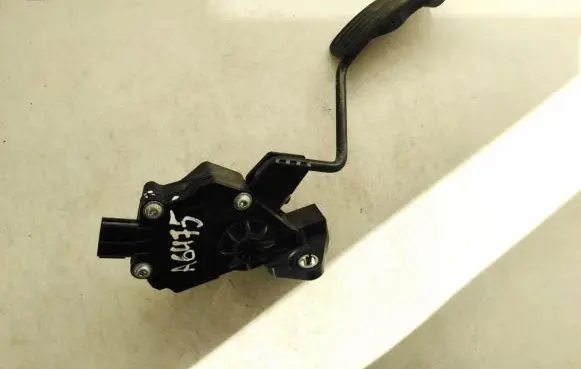 Subaru Outback Accelerator throttle pedal 36010ag110 198800-7090