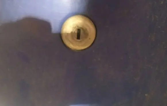 Renault Master II Front door lock (next to the handle) 