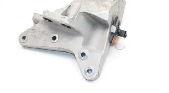 Hyundai Kona I Engine mounting bracket