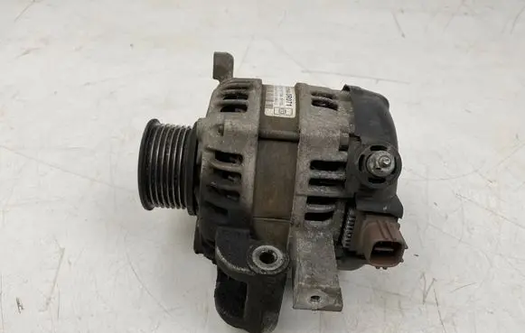 Toyota Verso Generator/alternator 270600R071 MS1042113410