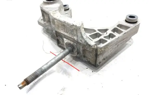 Engine mounting bracket