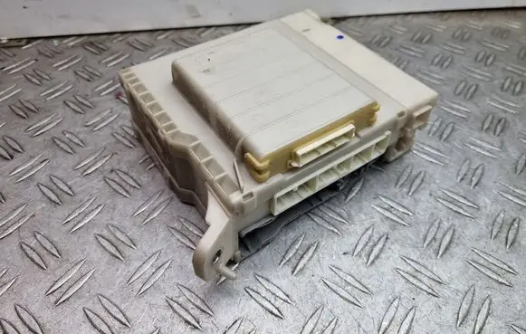 Lexus GS 300 350 430 450H Fuse module 823030B61 704270826
