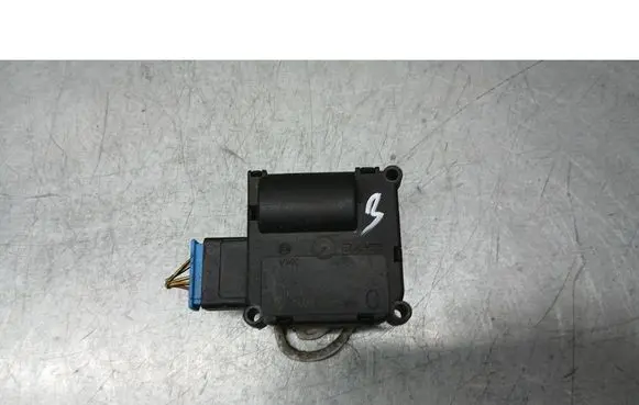 Audi A8 S8 D3 4E Coolant heater control valve 4F0820511B