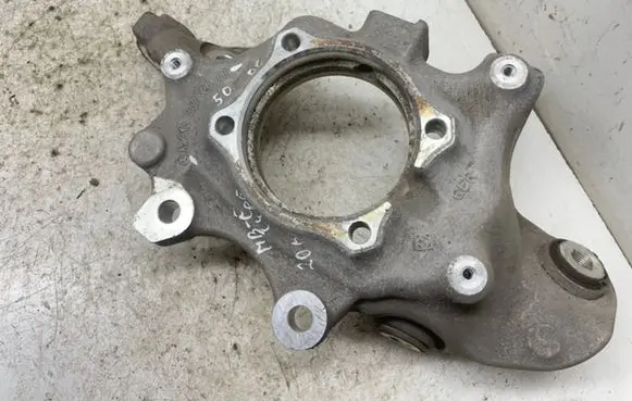 Rear wheel hub spindle/knuckle