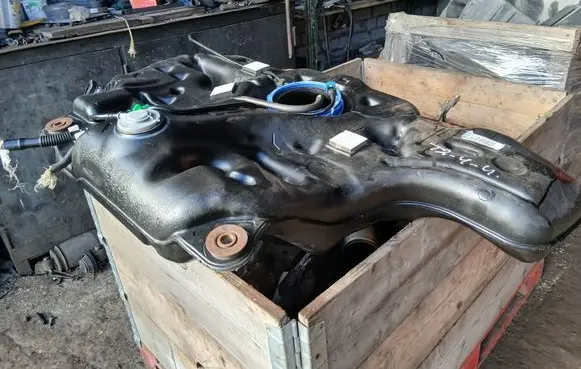 Toyota Avensis T270 Fuel tank 7700105050