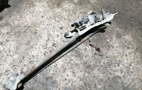 Chrysler Pacifica Front wiper linkage and motor