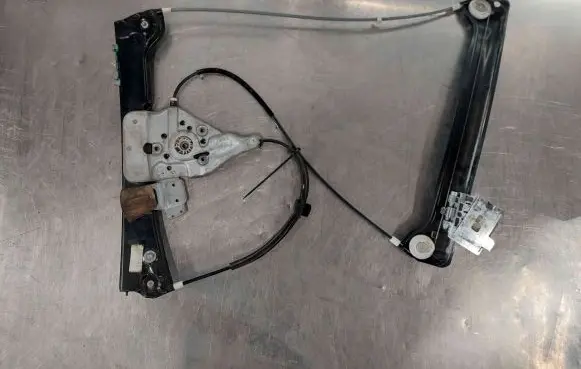BMW 6 E63 E64 Front door electric window regulator 51337008625