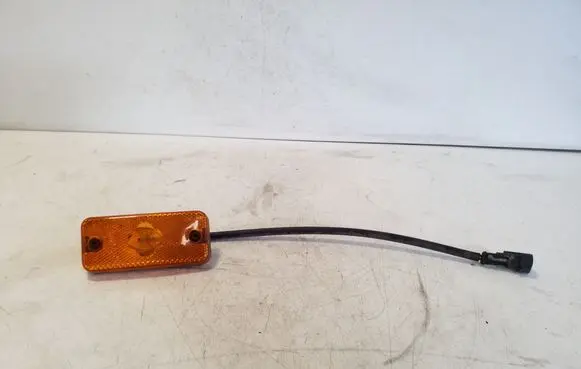 Front fender indicator light