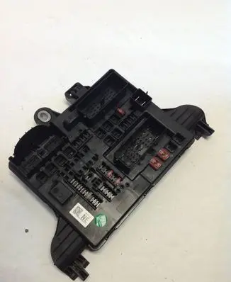Opel Insignia A Fuse module 1327732104