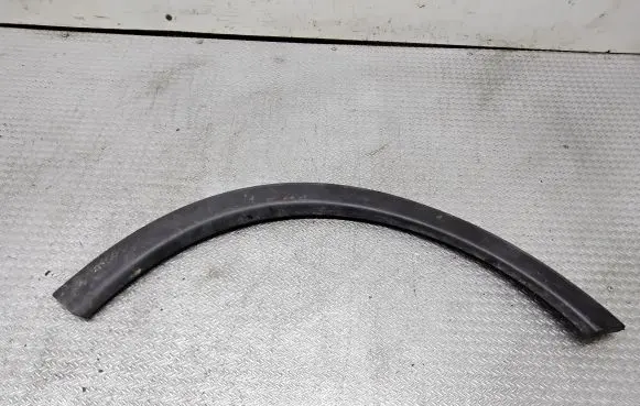 Fender trim (molding)
