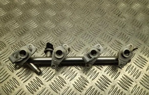 Mercedes-Benz E W213 Fuel distributor A2740704800