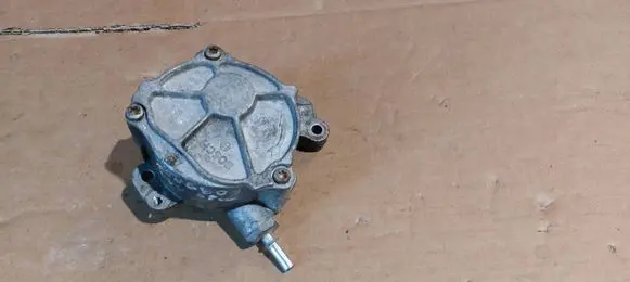 Ford Mondeo MK IV Vacuum pump
