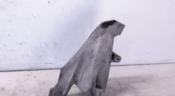 Volkswagen Transporter - Caravelle T5 Engine mounting bracket 7H0199370N