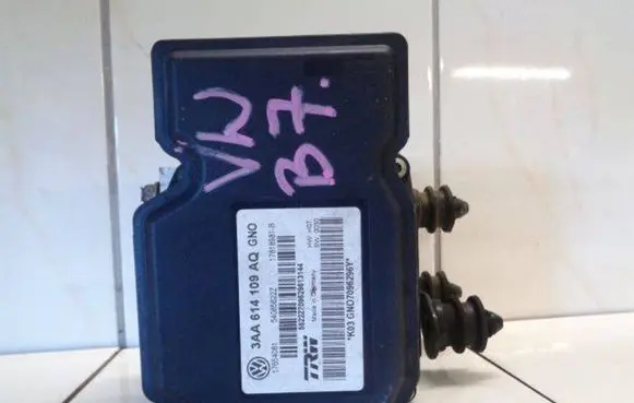 Volkswagen PASSAT B7 ABS Pump 3AA614109AQ