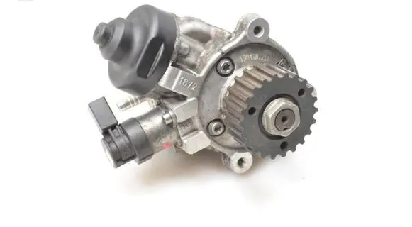 Volkswagen Golf VII Fuel injection high pressure pump 04L130755E