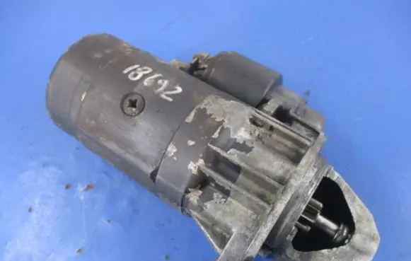 Volkswagen PASSAT B4 Starter motor 069911023B