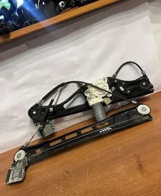Mercedes-Benz E W211 Rear door window regulator with motor A2118203042 D3582