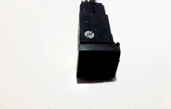 Toyota Avensis T220 Hazard light switch 3092199 153309