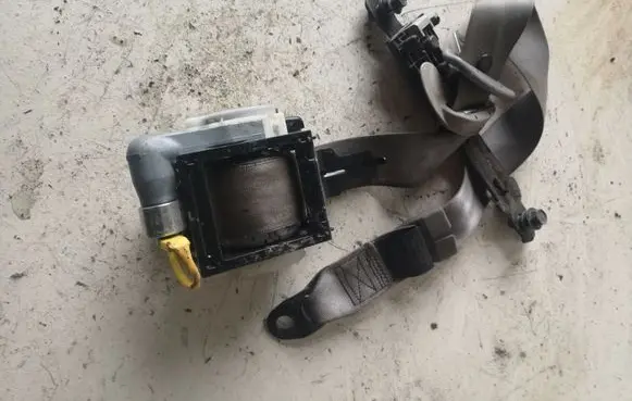 KIA Sedona Front seatbelt 888204D900