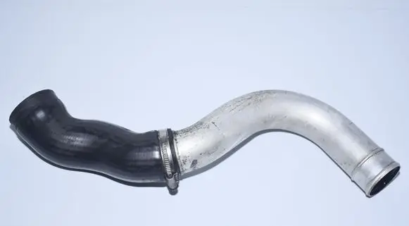 BMW 5 E39 Intercooler hose/pipe 2249669