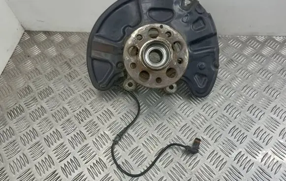 Mercedes-Benz E W212 Front wheel hub A2044211220 A2125400517