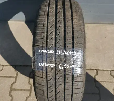 Tesla Model Y R19 summer tire 