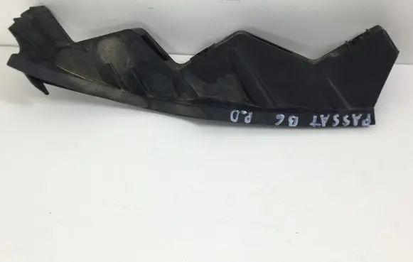 Volkswagen PASSAT B6 Front bumper mounting bracket 3C0807890