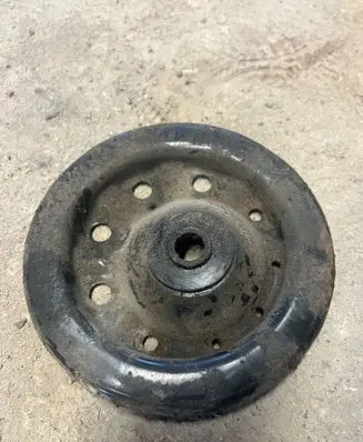 Toyota Avensis T220 Coil spring mount 