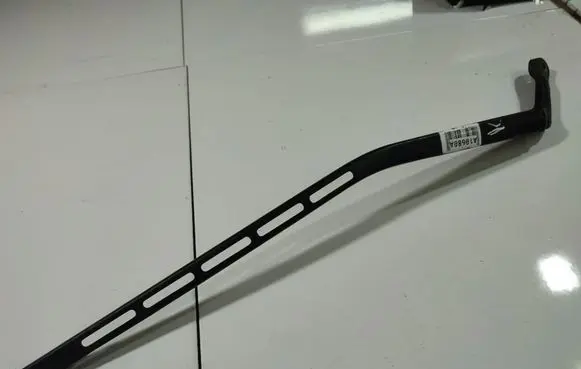 Front wiper blade arm