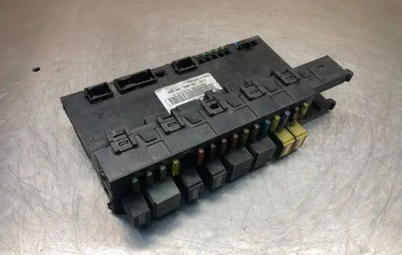 Mercedes-Benz E W211 Fuse module 2115456401 5DK00804716