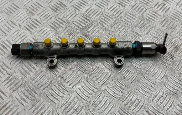 Toyota Corolla Verso AR10 Fuel main line pipe 238100R020 8945860010