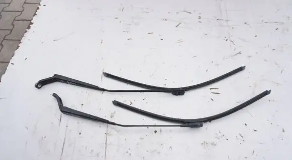 Peugeot 407 Front wiper blade arm