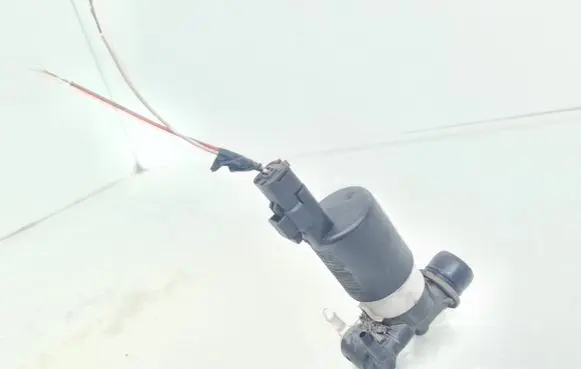 Renault Megane III Windscreen/windshield washer pump 7700430078