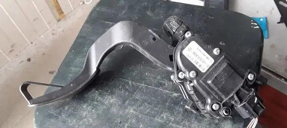 Opel Movano B Accelerator throttle pedal 8200672371