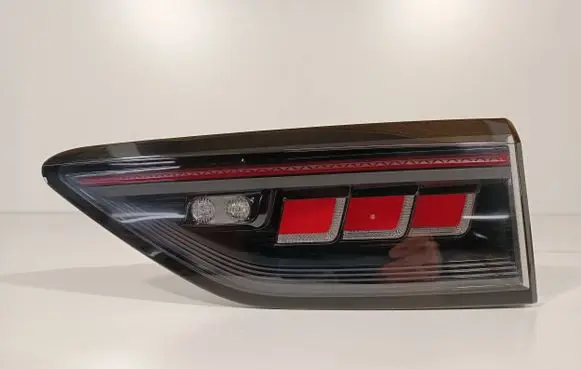 Volkswagen Golf VIII Tailgate rear/tail lights 5H0945308D LE48045 5H0945308