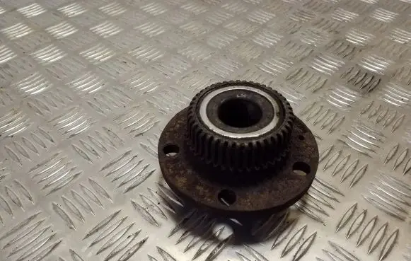 Volkswagen Golf IV Rear wheel hub