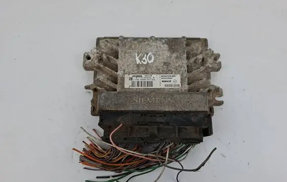 Renault Clio II Engine control unit/module 8200326395