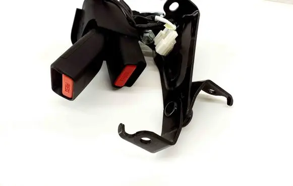 Middle seatbelt buckle (rear)