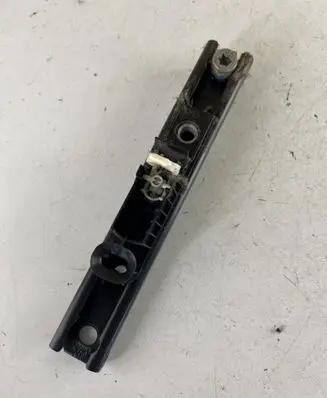 Land Rover Discovery 3 - LR3 Seat belt adjustment rail 