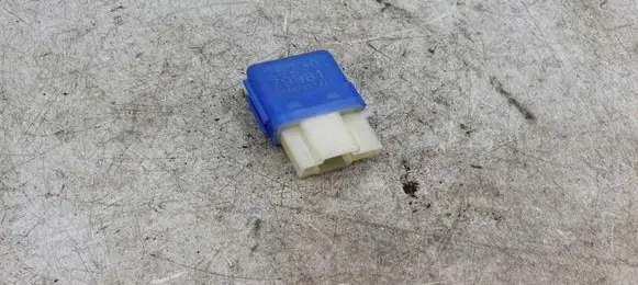 Nissan X-Trail T30 Other relay 2523079981 20407021458
