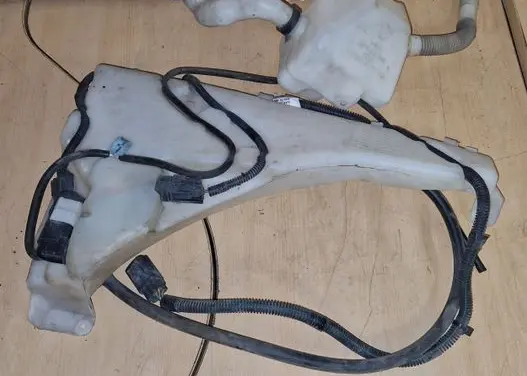 Volvo S40 Windshield washer fluid reservoir/tank