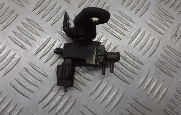 Toyota Avensis T220 Valve vacuum 25819-27010