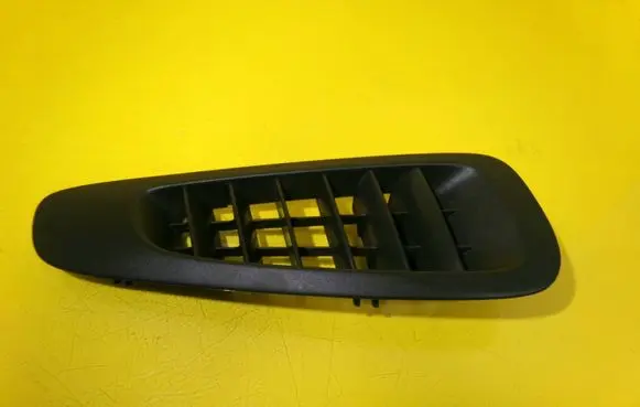Mercedes-Benz Vito Viano W639 Dashboard side air vent grill/cover trim A6398310160
