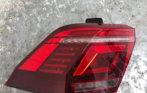 Volkswagen Tiguan Rear/tail lights 5NA945207J-BILI 5NA945207J
