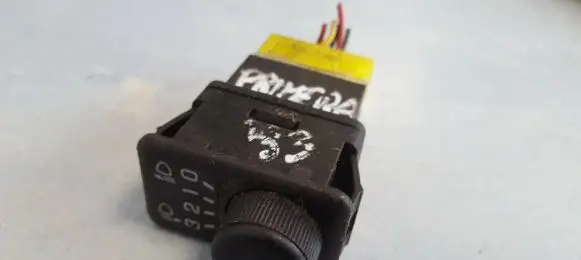 Nissan Primera Headlight level height control switch