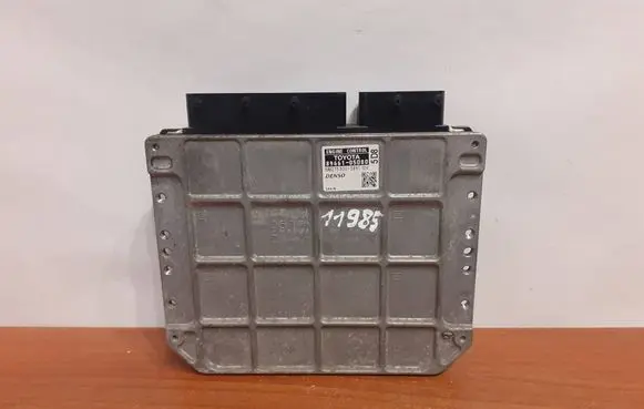 Toyota Avensis T270 Engine control unit/module ECU 8966105D80 MB2753003891
